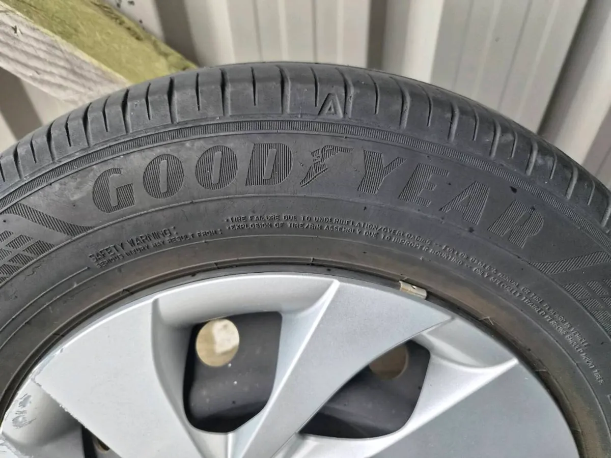 14'' Toyota Yaris Wheels / Tyres and Lug Nuts - Image 3