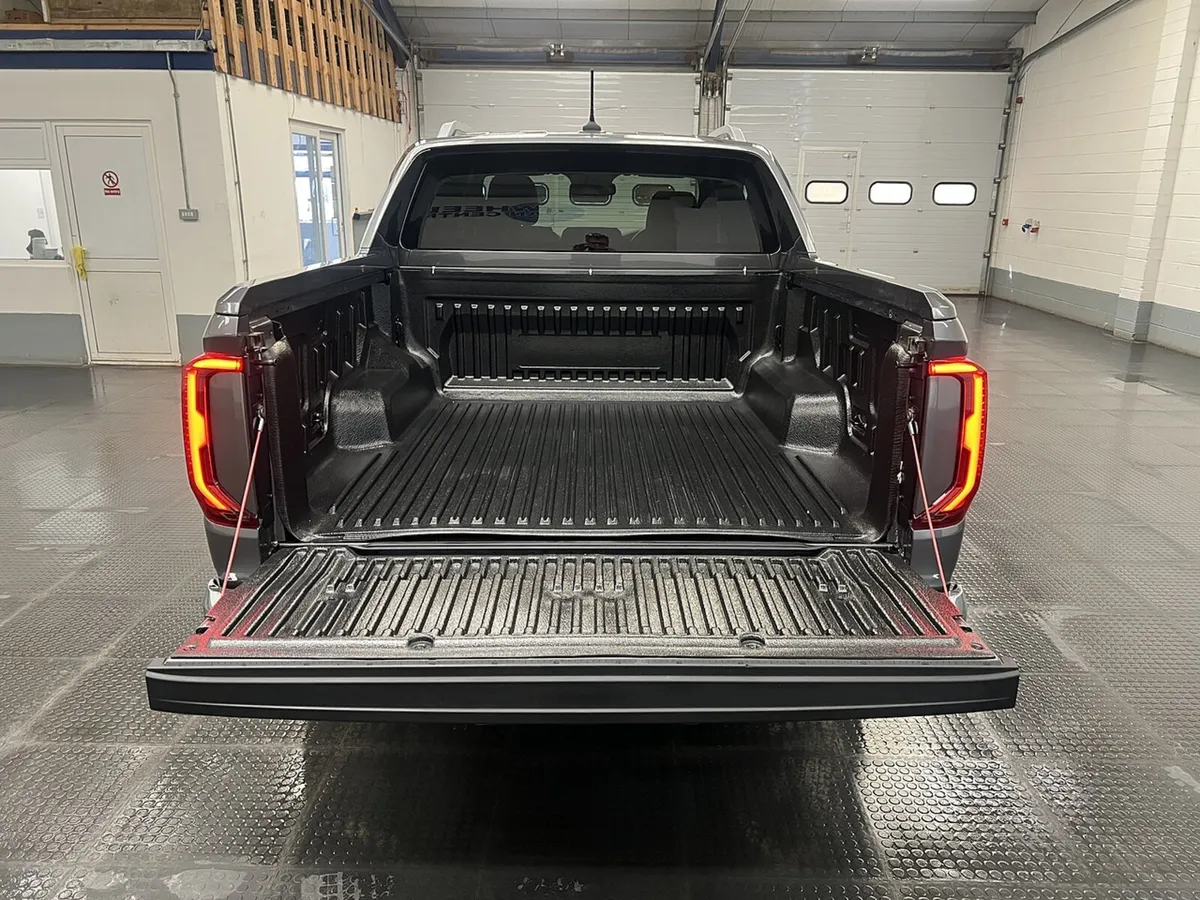 2024 Volkswagen Amarok PickUp Van - Image 2