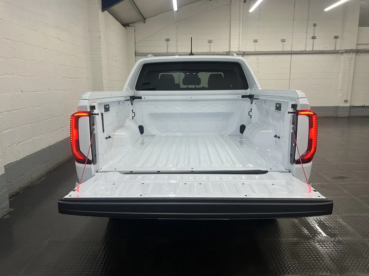 2024 Volkswagen Amarok PickUp Van - Image 2