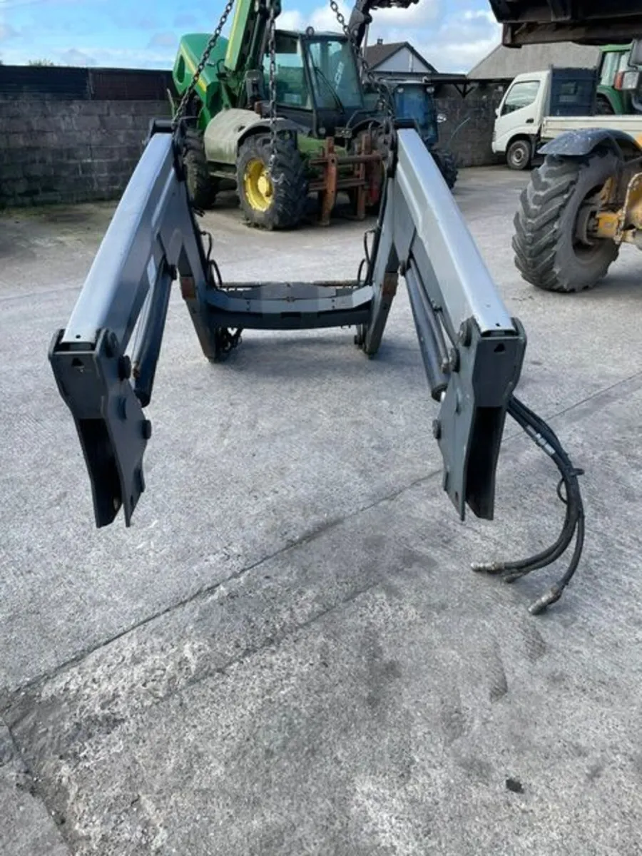 Quicke Q55 Loader For MF, NH, JD, Case, Claas - Image 4