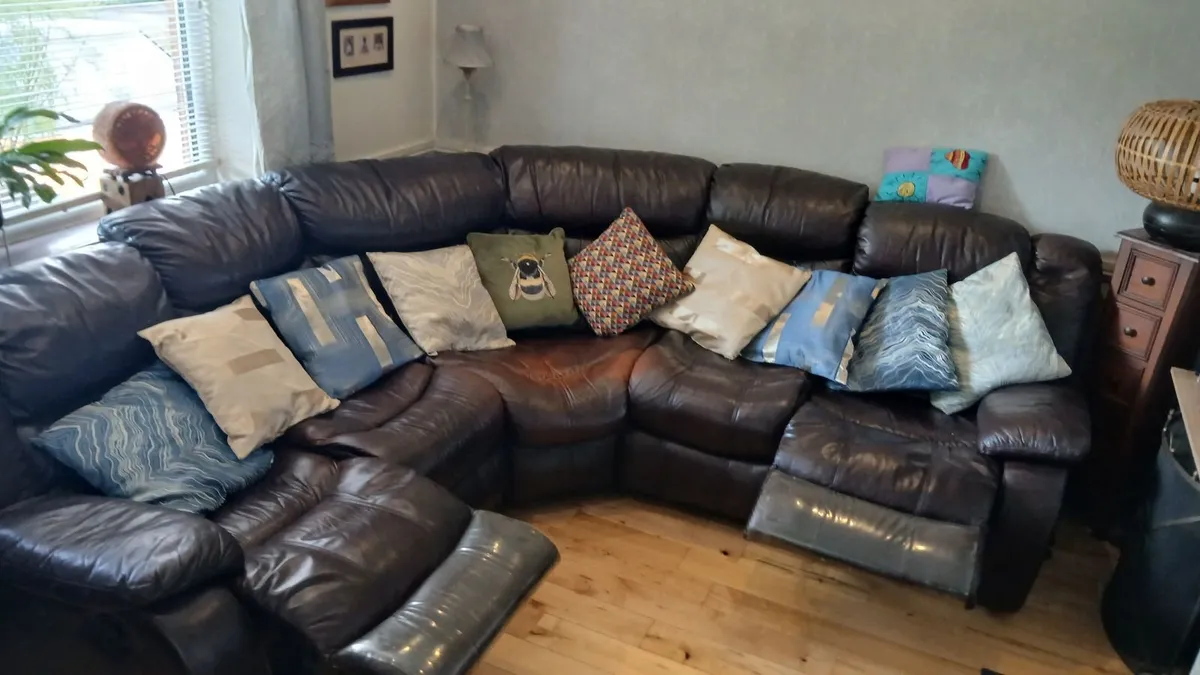 Brown leather corner suite - Image 1