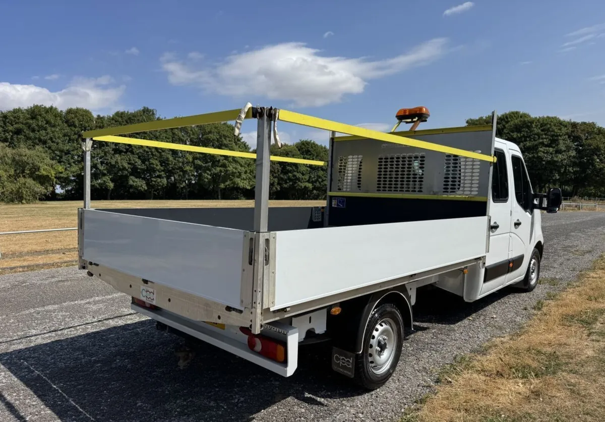 2021 Nissan NV400 Dropside Van - Image 2