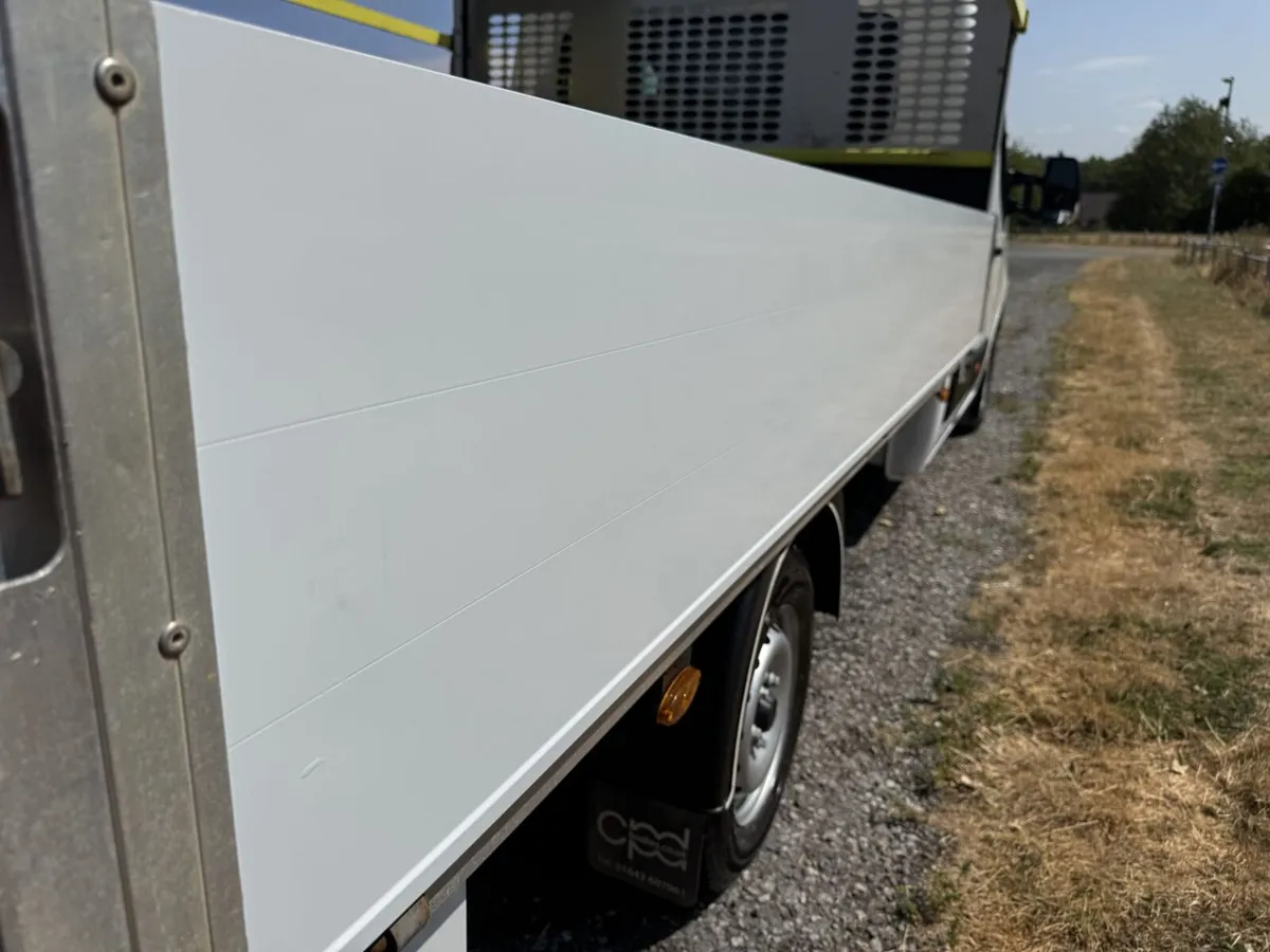2021 Nissan NV400 Dropside Van - Image 4