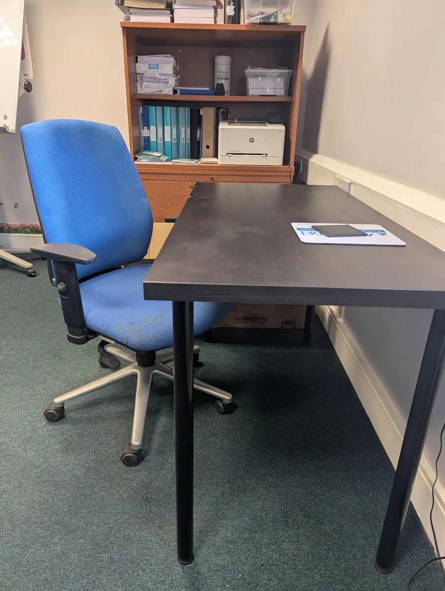 Office furniture - Image 1