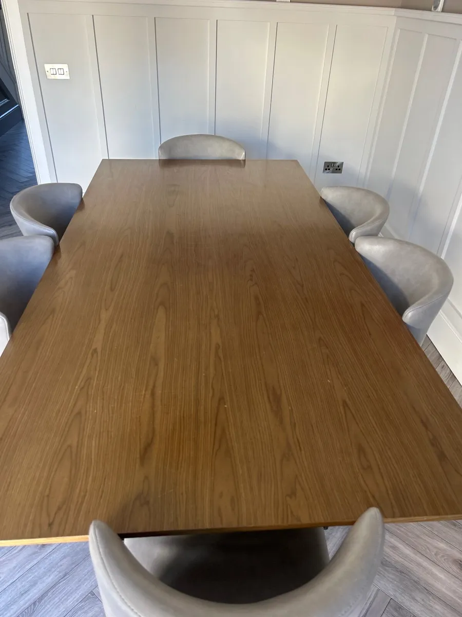 Kitchen table and chairs - Image 2