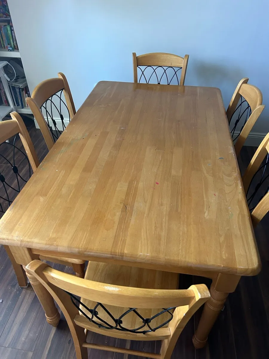 Kitchen table and chairs - Image 1