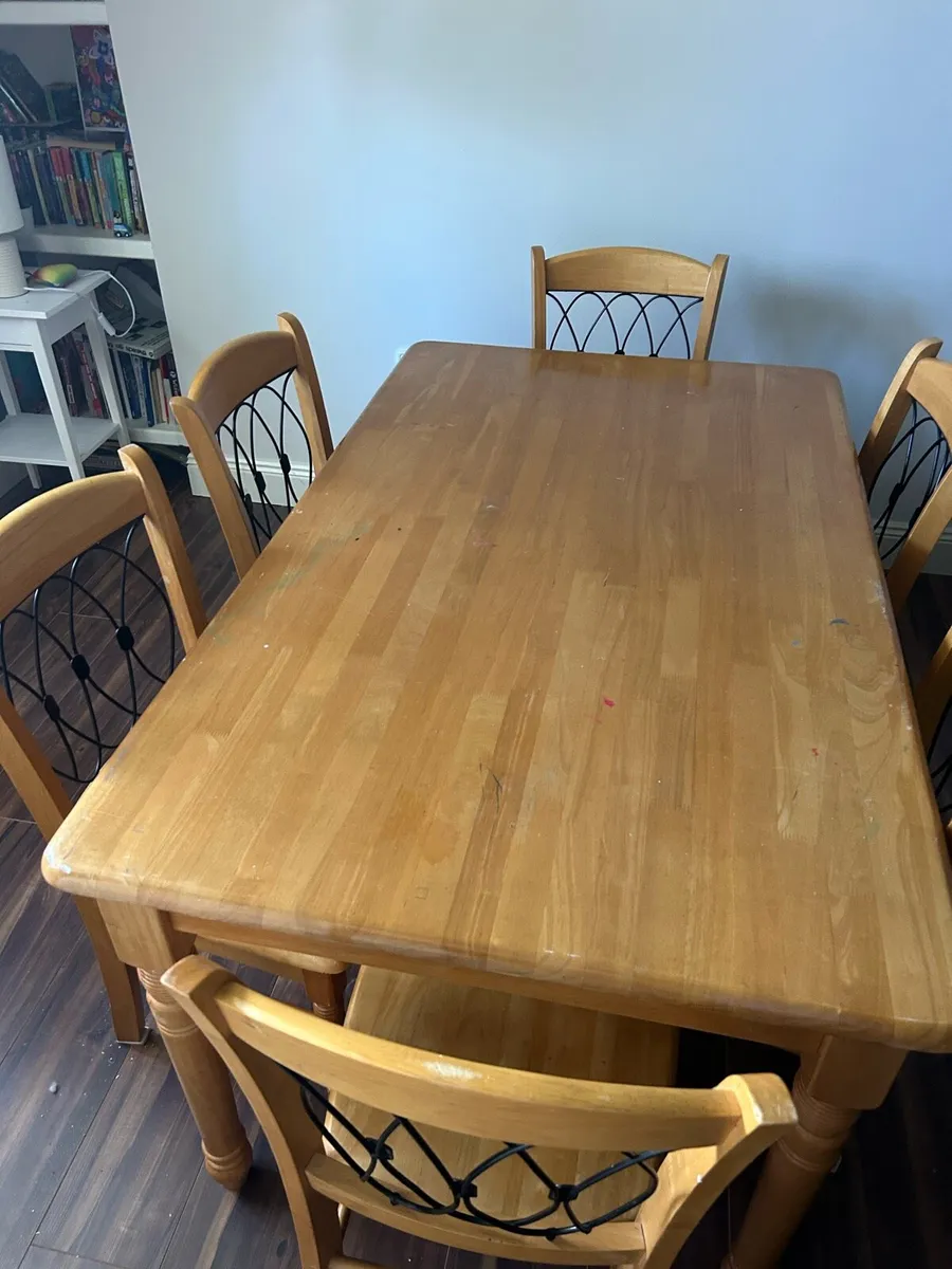 Kitchen table and chairs - Image 2