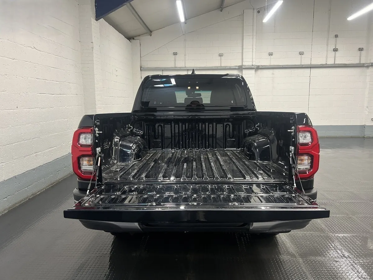 2025 Toyota Hilux PickUp Van - Image 2