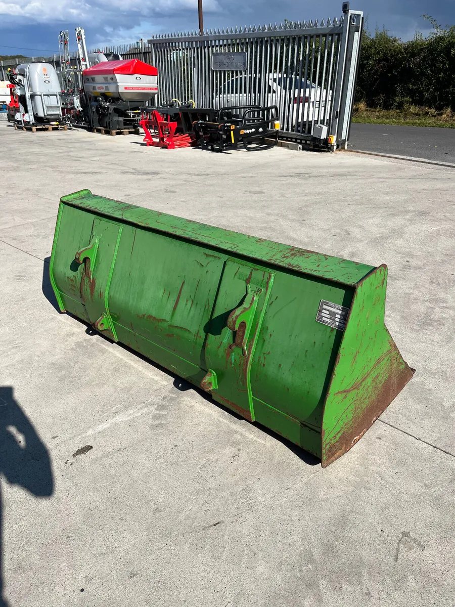 John Deere Bucket - Image 1
