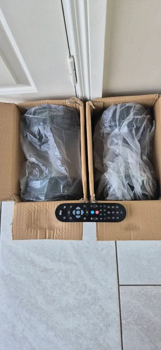 Brand new 2x20 kilo rubber coated dumbbell set - Image 3