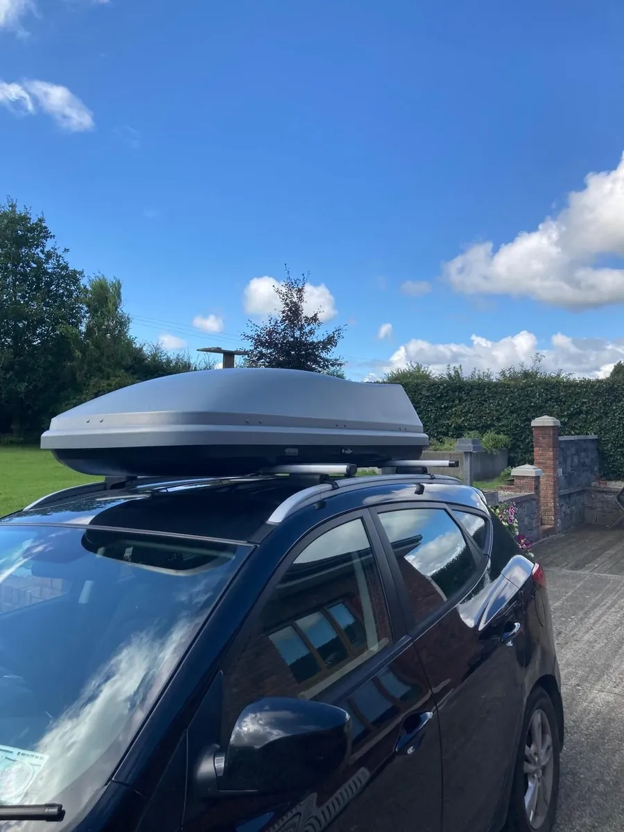 Car roof box - Image 1