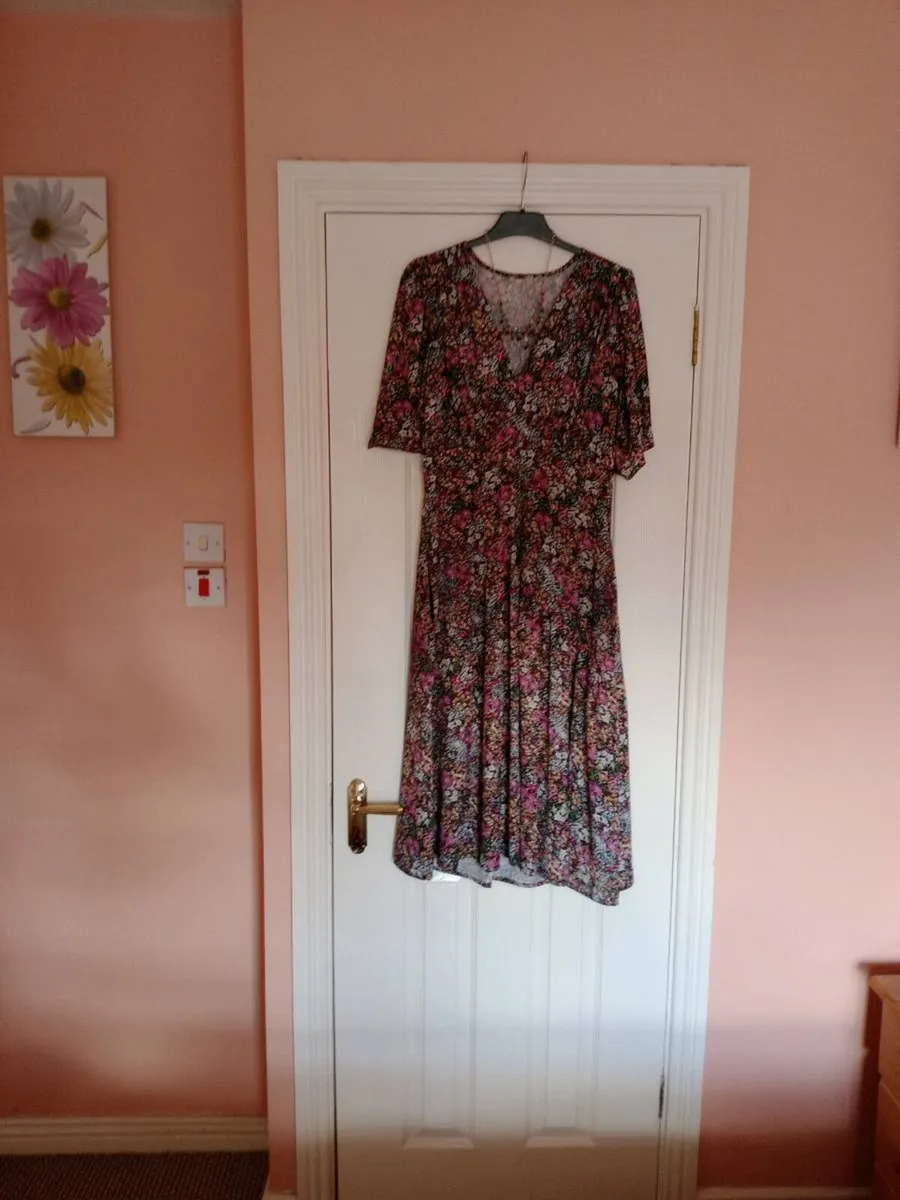 Dress/new/ FREE chain to match - Image 4