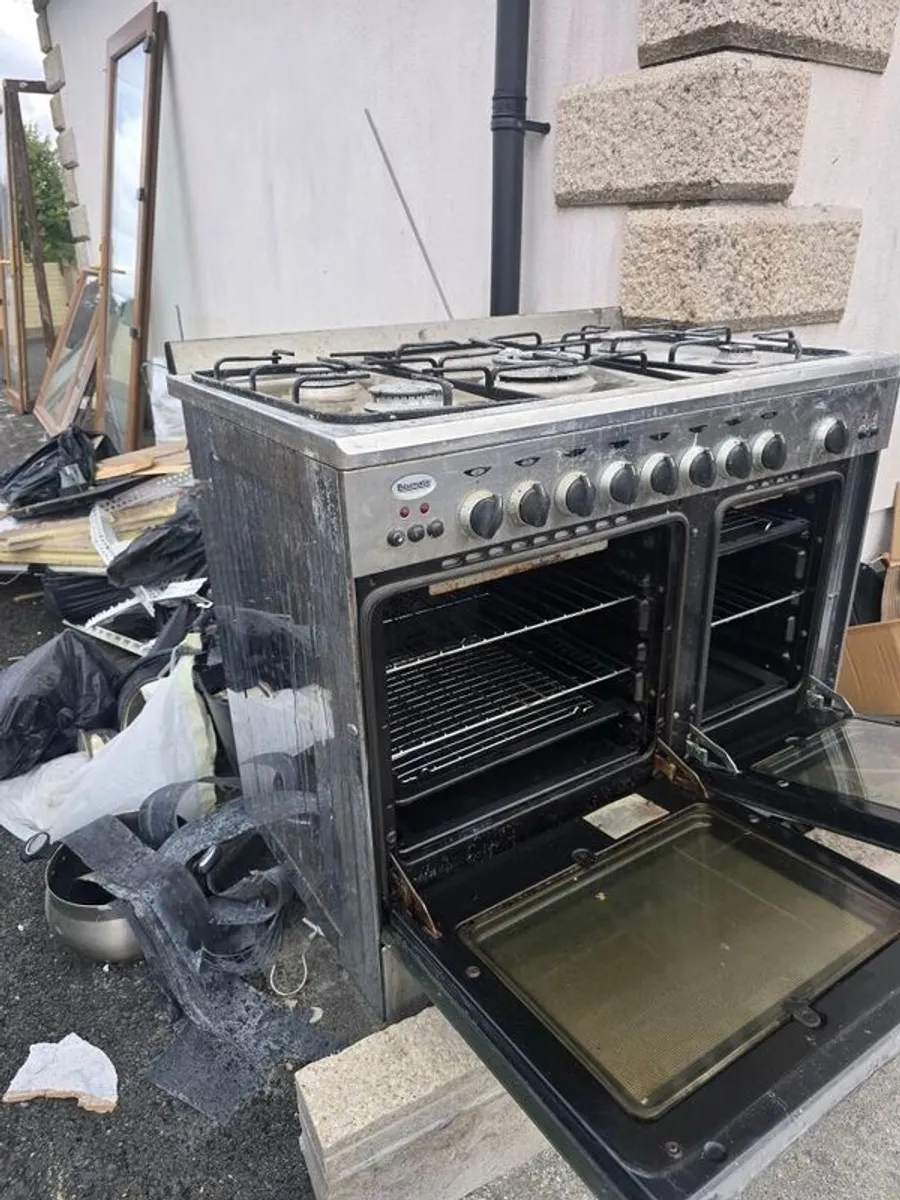 Beumatic Freestanding 90cm dual-fuel cooker - Image 2