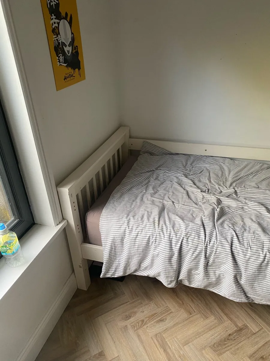 Single bed - Image 2