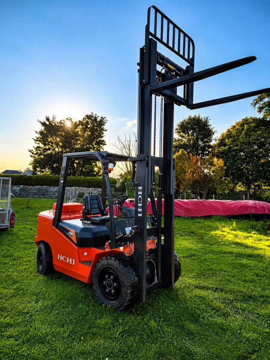 BRAND NEW HCHI 3 TON DIESEL FORKLIFT – UNUSED - Image 1