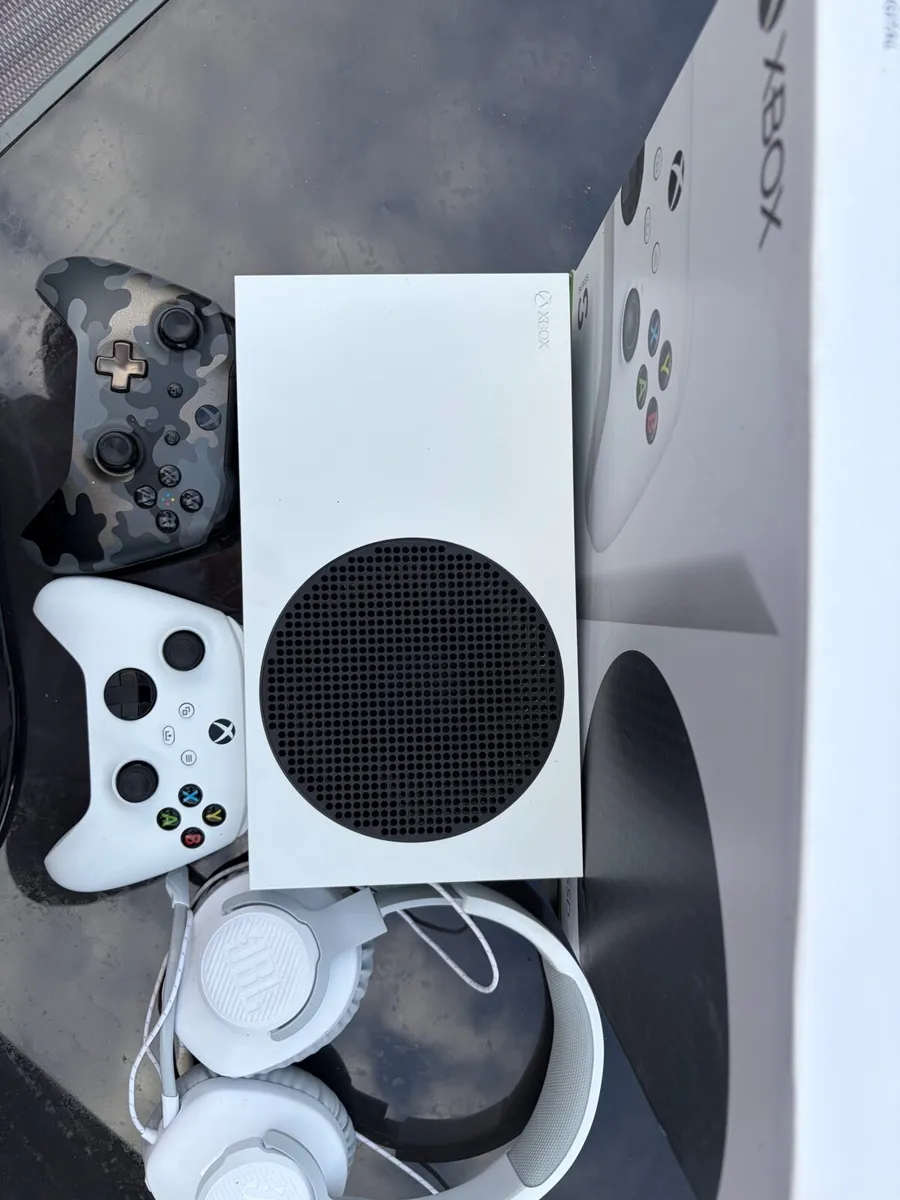 Xbox series S bundle - Image 2