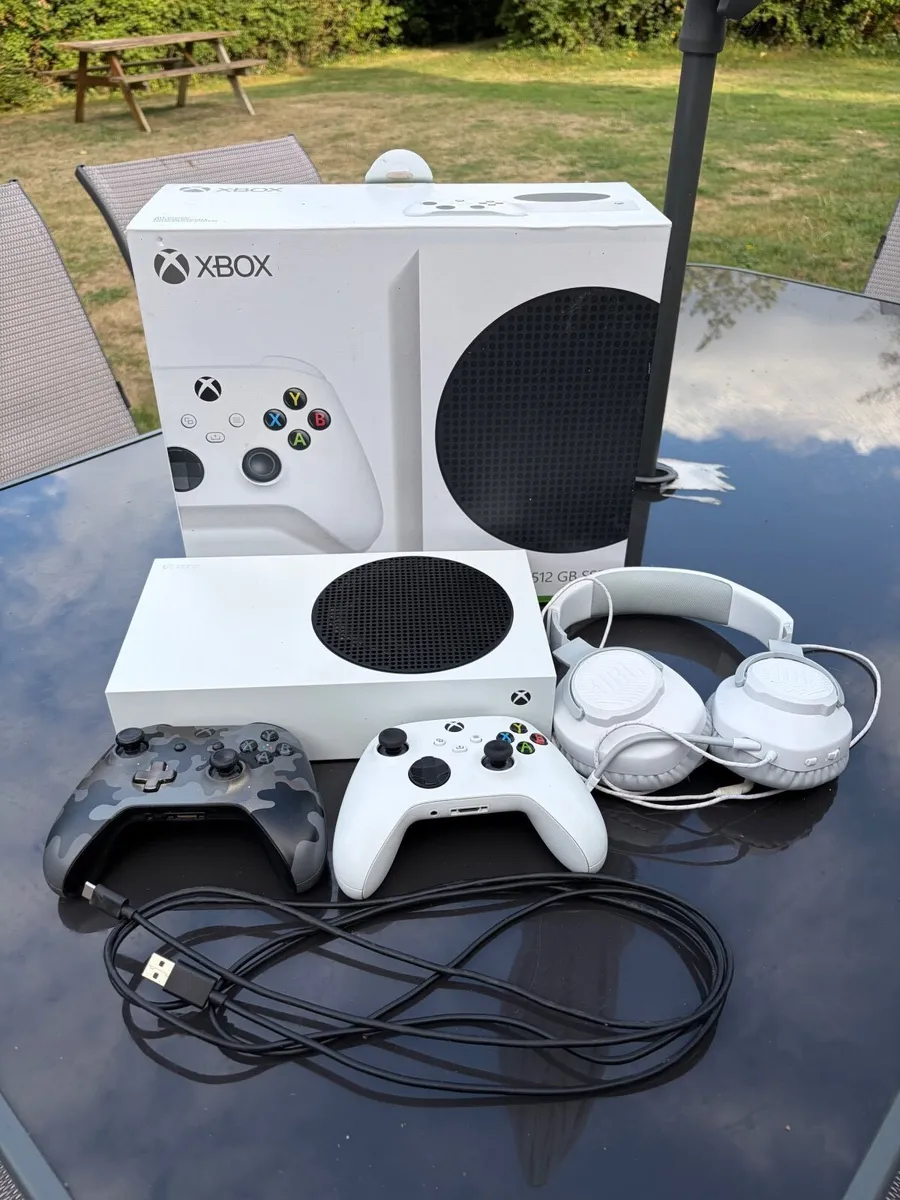 Xbox series S bundle - Image 1