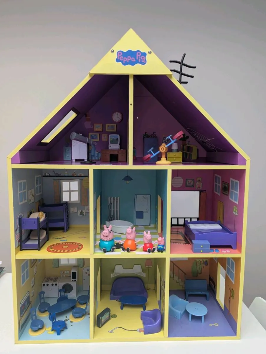Large Peppa Pig Wooden Playhouse Set with Figures - Image 1