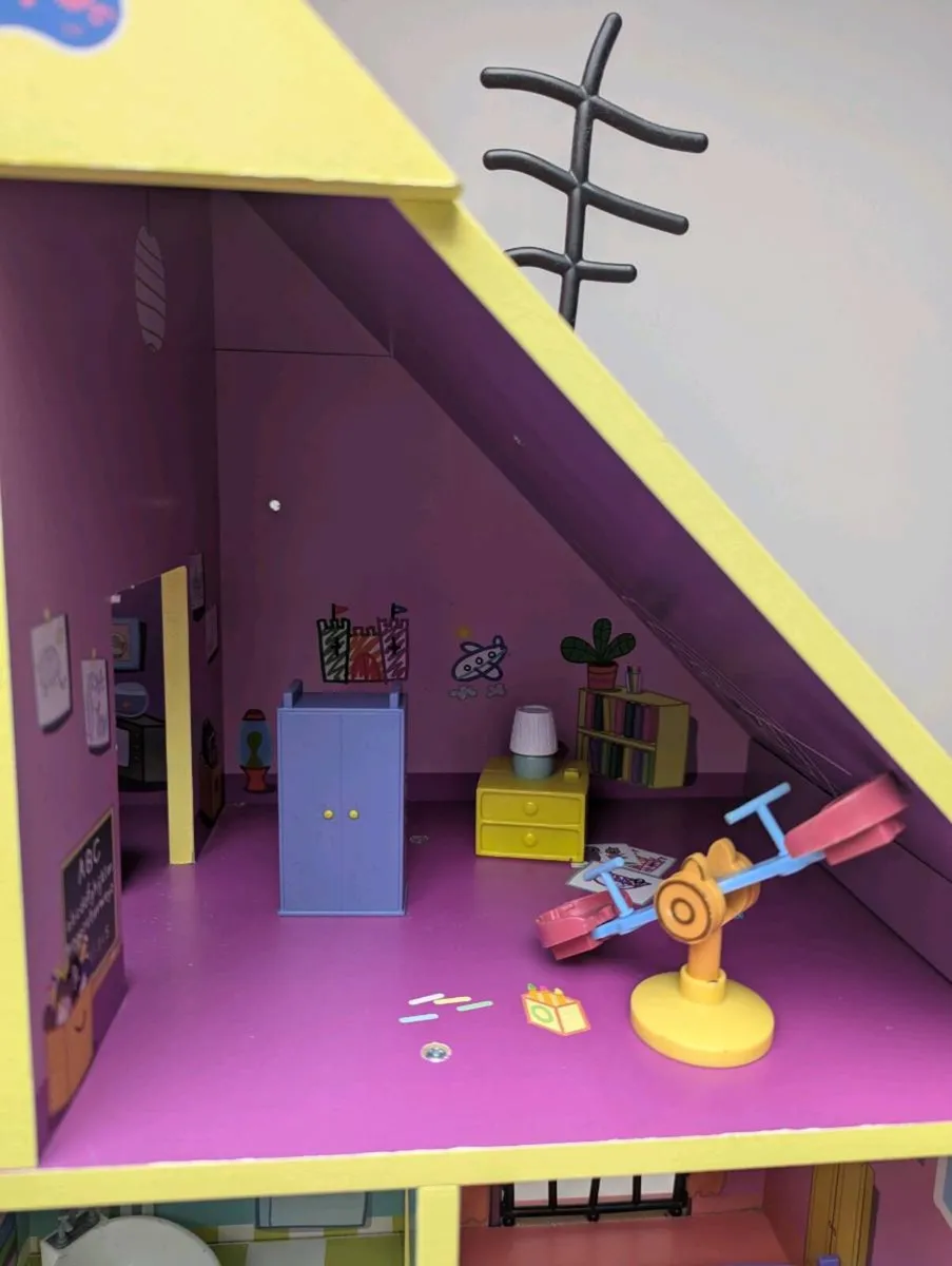 Large Peppa Pig Wooden Playhouse Set with Figures - Image 3