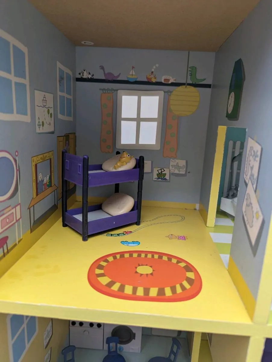 Large Peppa Pig Wooden Playhouse Set with Figures - Image 4