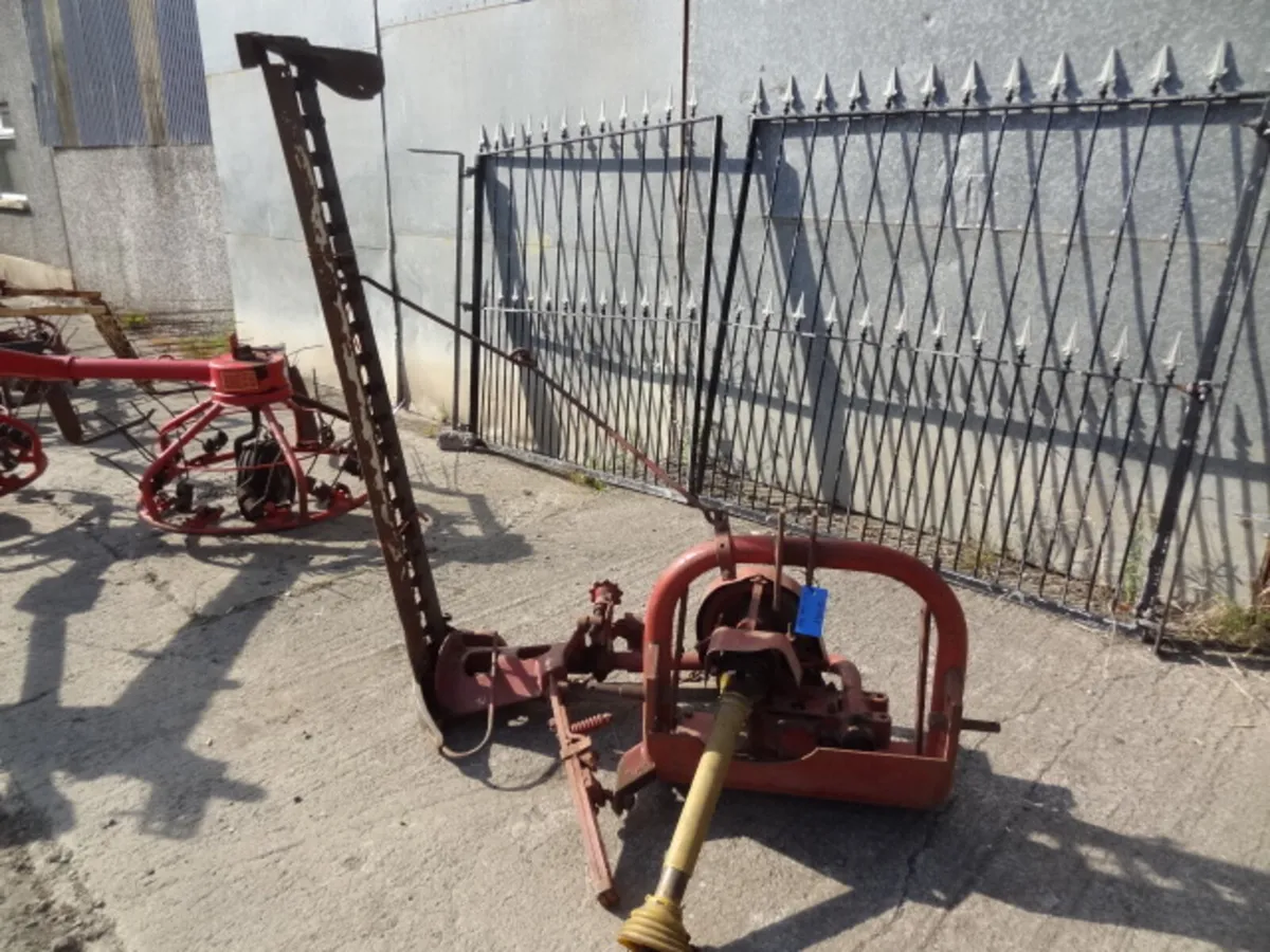 IH International Finger Bar Reaper Mower - Image 1