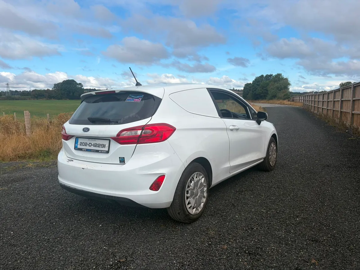 2020 ford fiesta van - Image 4