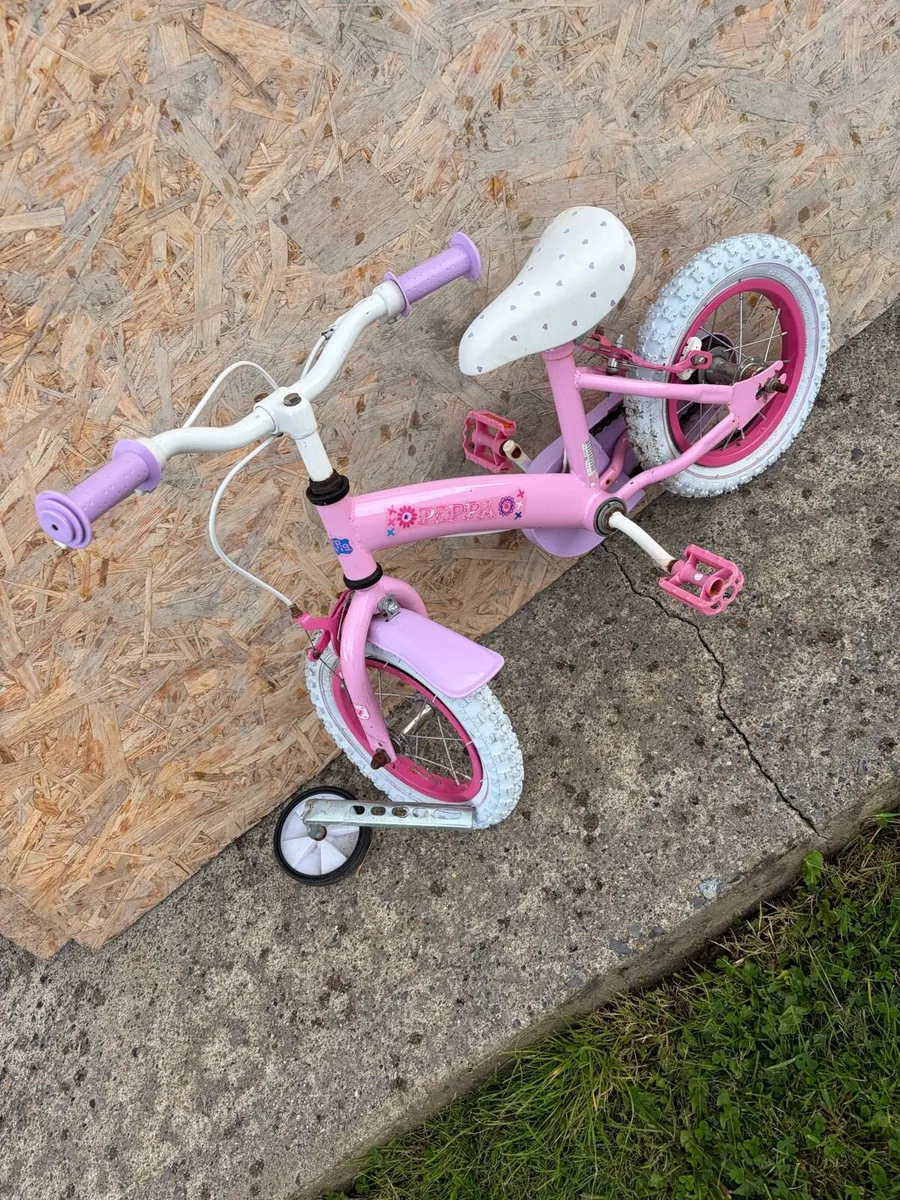 kids bike with 2 stabiliser - Image 1