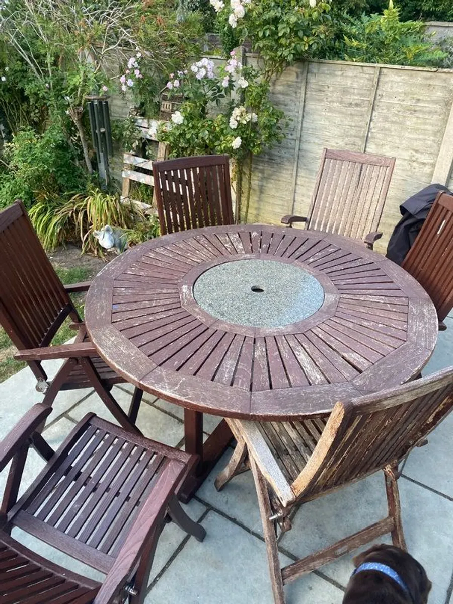 Teak garden table & chairs - Image 1