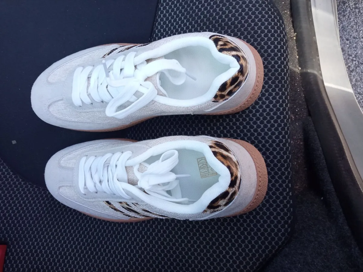 Runners - Image 1