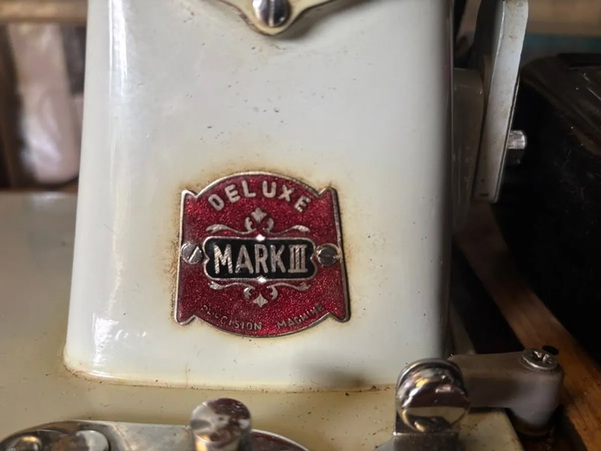 Novum Mark 3 Sewing Machine - Image 2