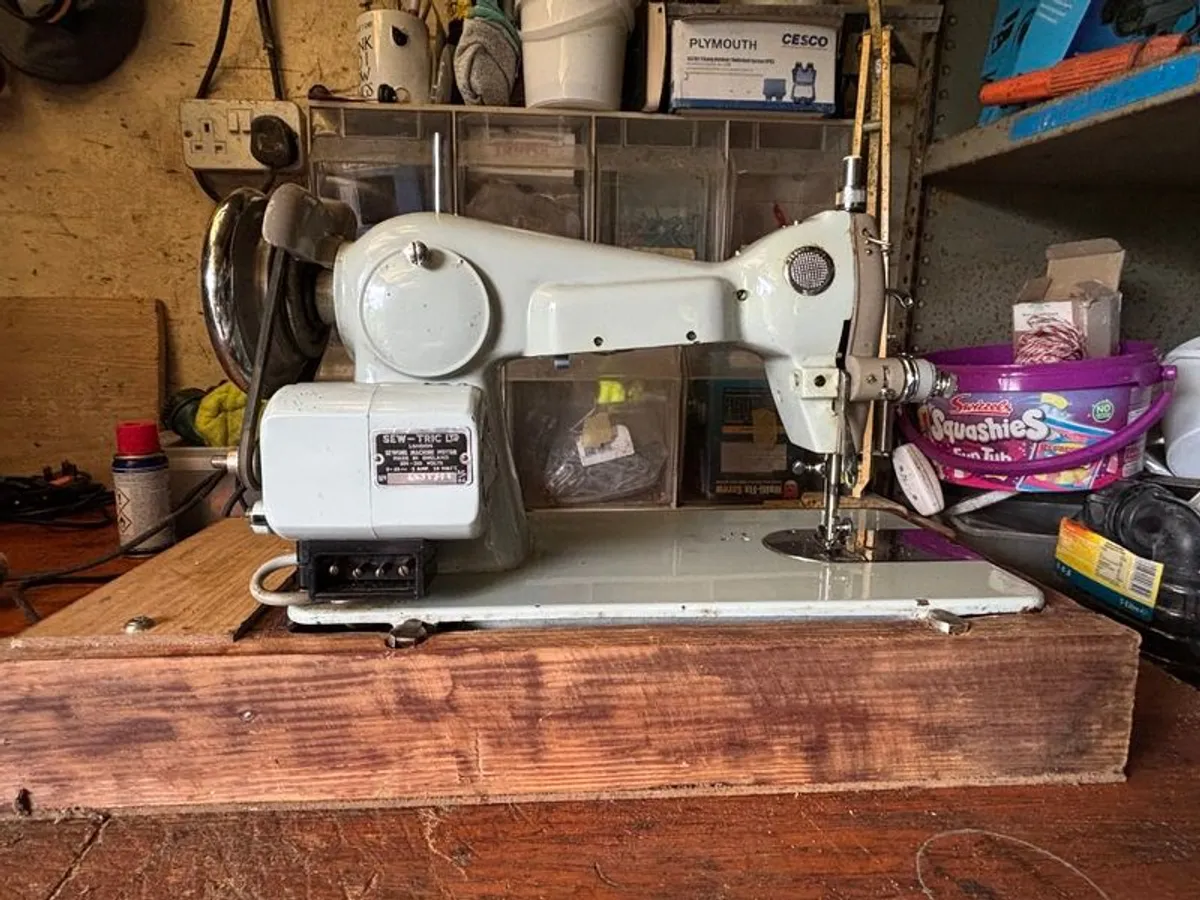 Novum Mark 3 Sewing Machine - Image 3
