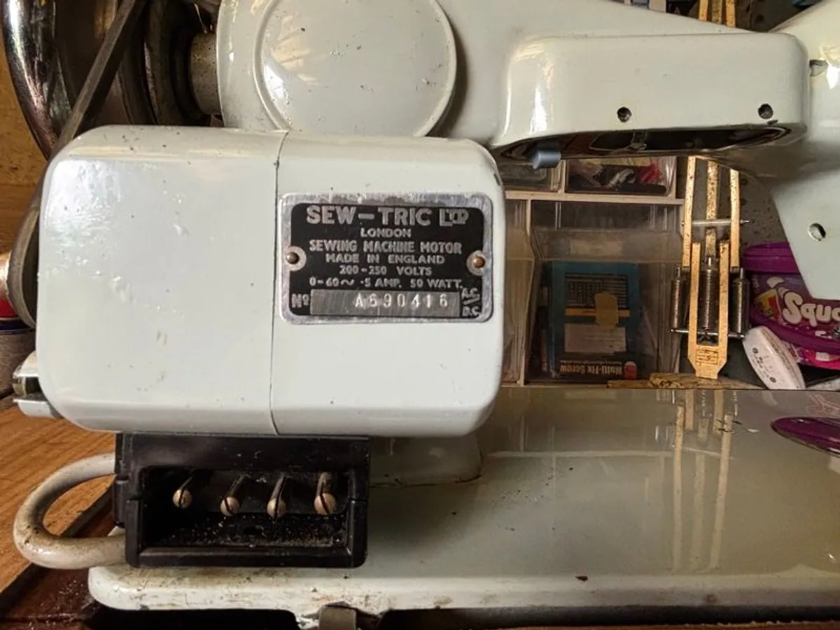Novum Mark 3 Sewing Machine - Image 4