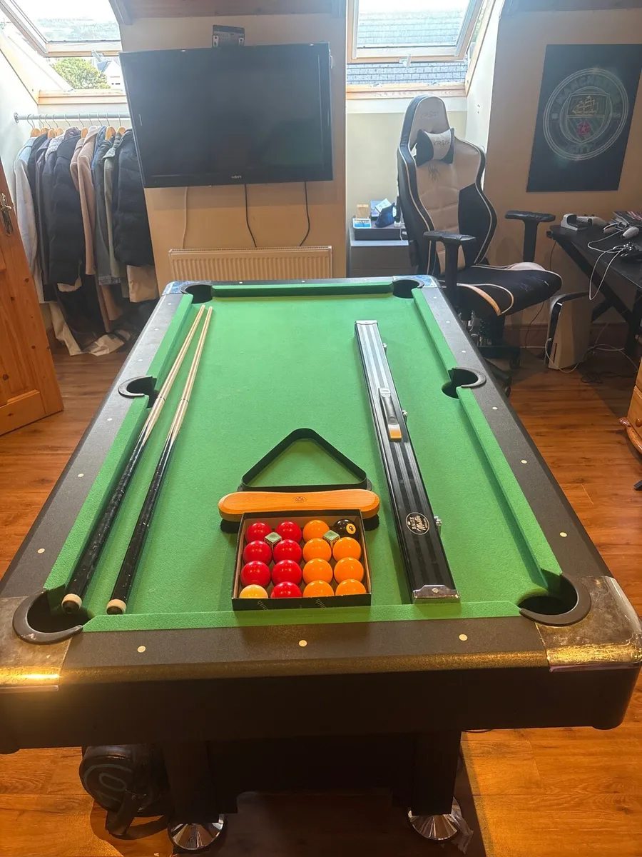 6ft x 3ft Pool table with cue and aramith balls - Image 1