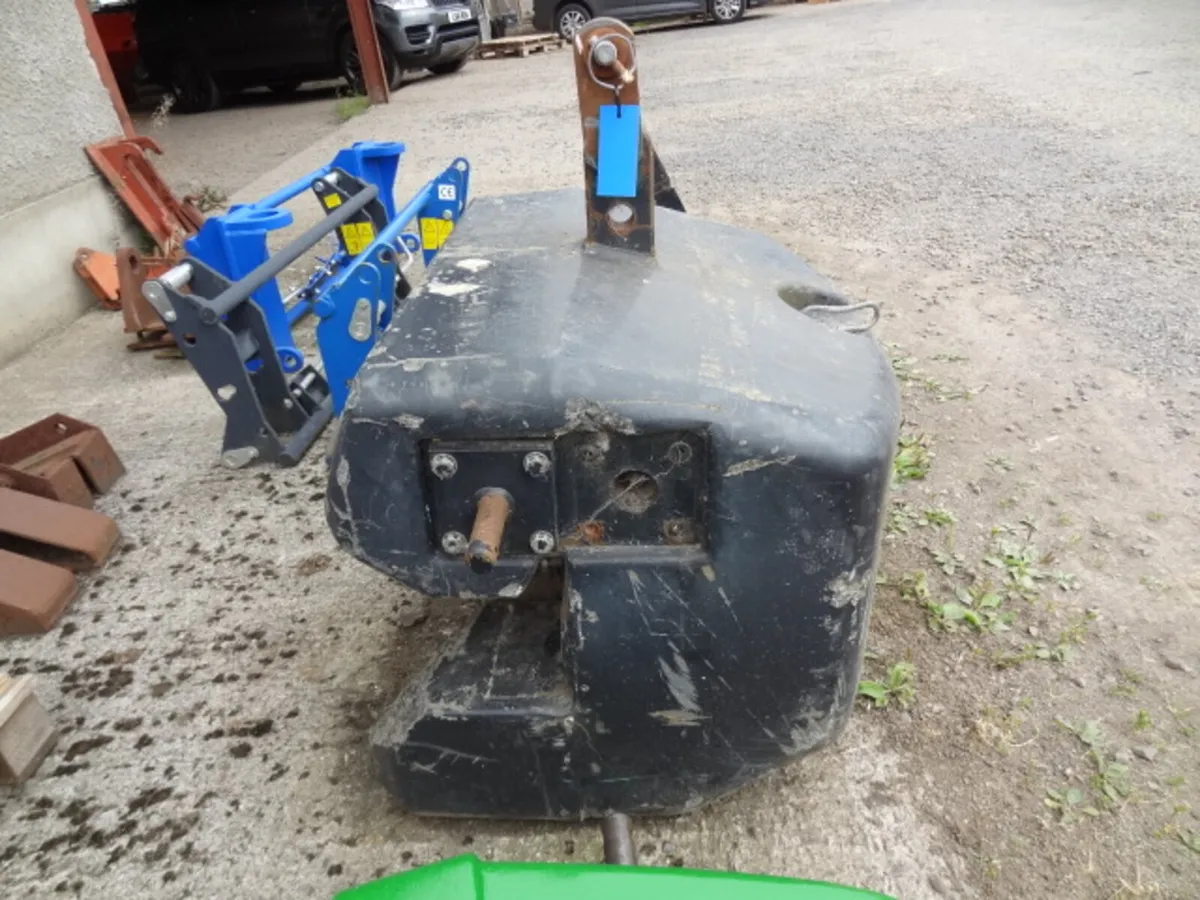 Case Front Tractor Weight 1000KG - Image 4