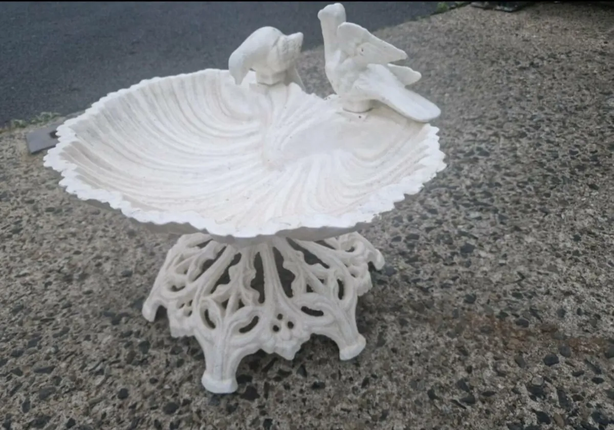 Bird fountain - Image 3