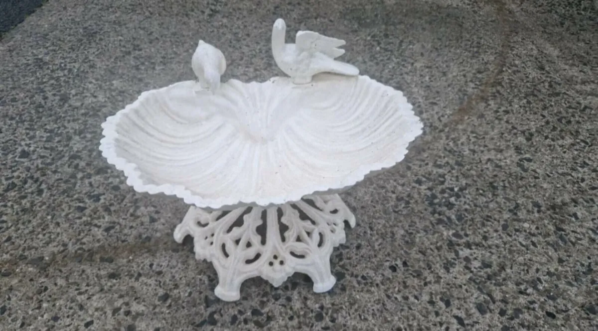 Bird fountain - Image 2