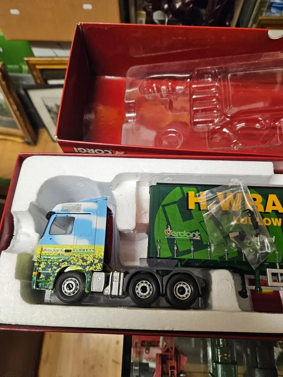 Corgi Mercedes Tractor Unit and Trailer 1.50 - Image 4