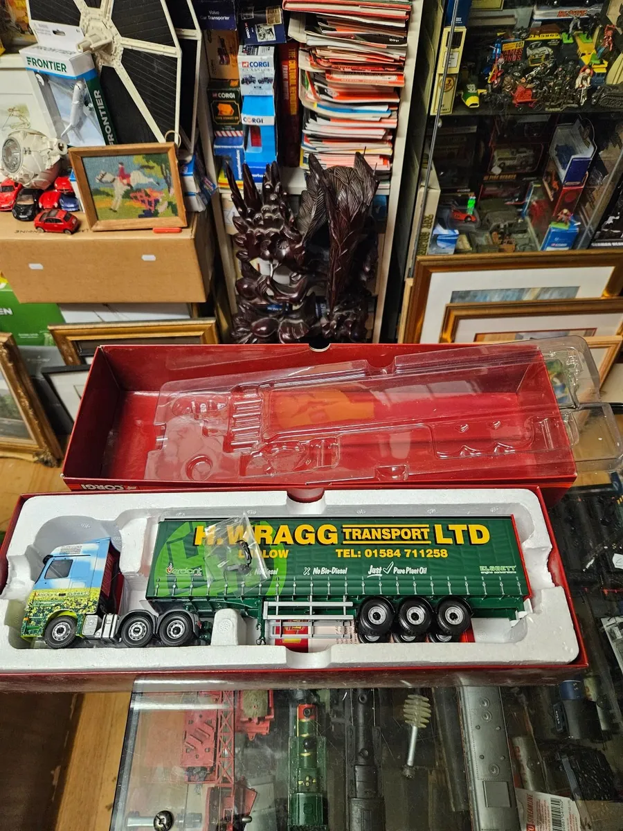 Corgi Mercedes Tractor Unit and Trailer 1.50 - Image 1