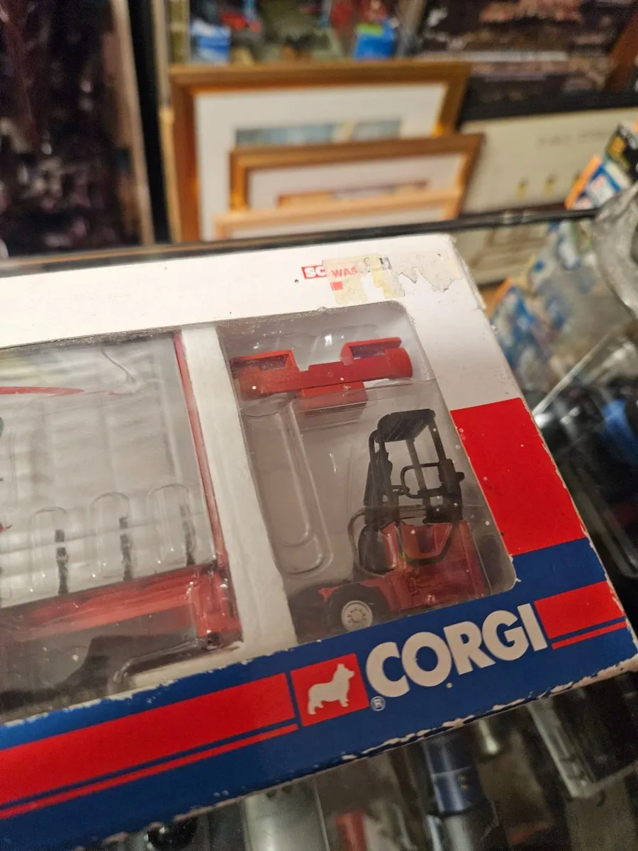 Corgi  MAN Tractor Unit and Trailer Forklift - Image 2