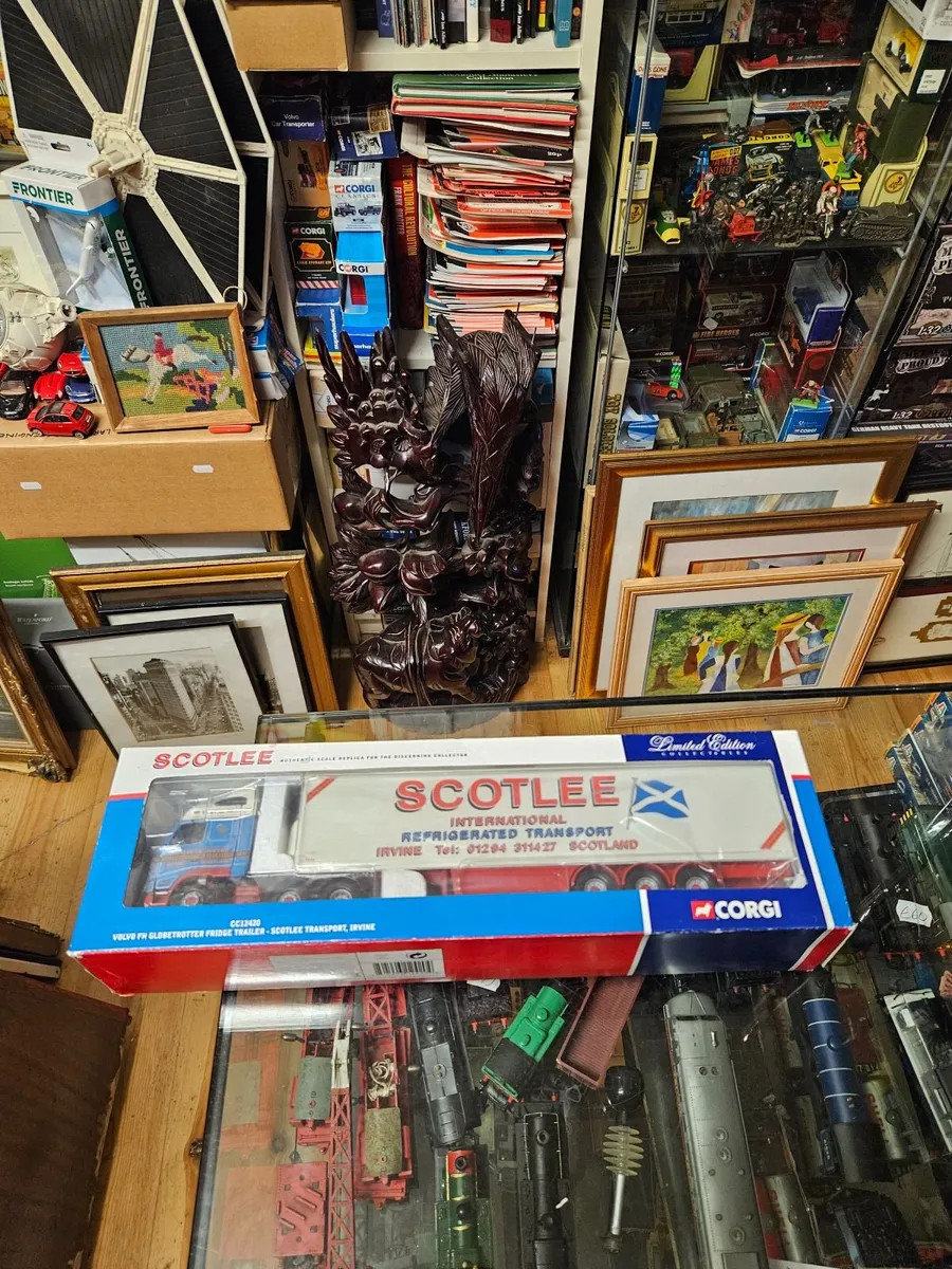 Corgi Volvo Tractor Unit and Trailer 1.50 - Image 1