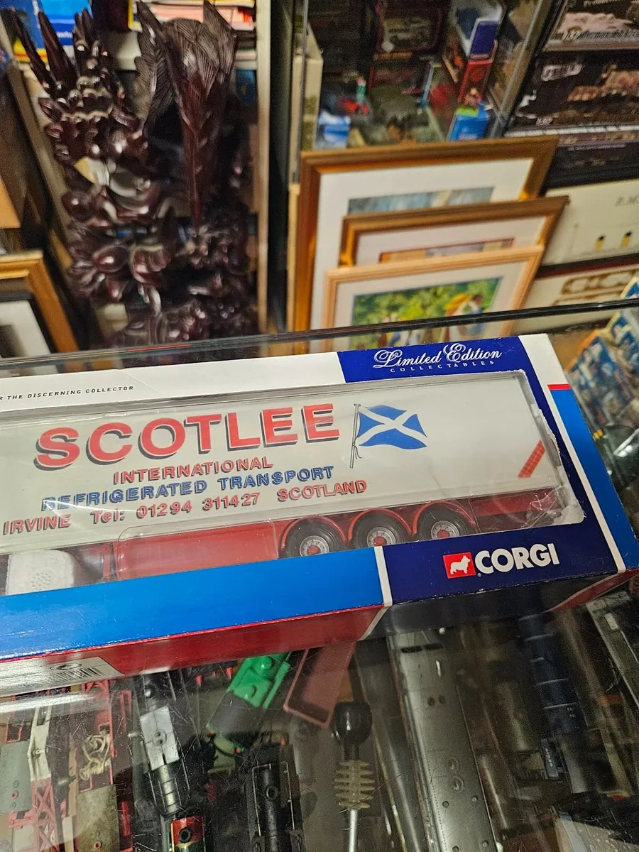Corgi Volvo Tractor Unit and Trailer 1.50 - Image 3