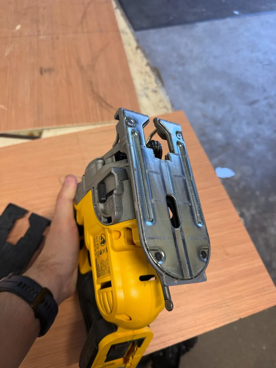 Dewalt dcs331 jigsaw - Image 3