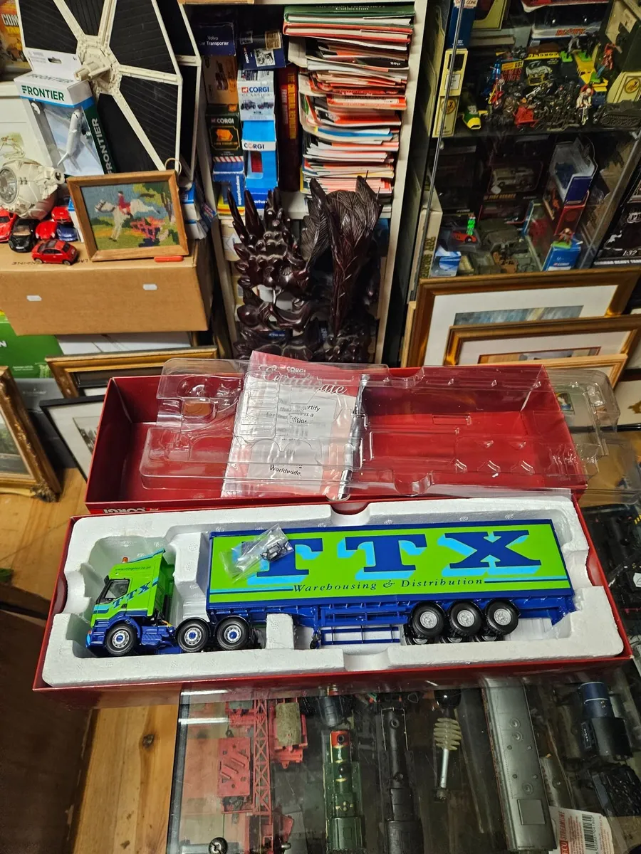 Corgi Renault Tractor Unit and Trailer 1.50 - Image 1
