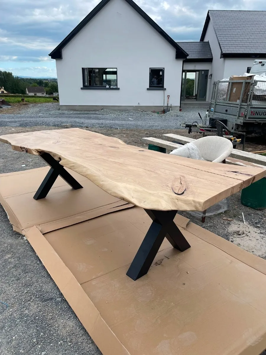 Stunning bespoke dining  table - Image 1