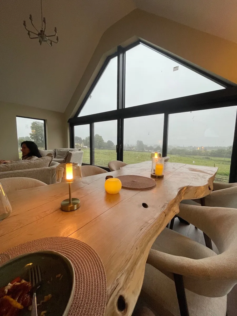 Stunning bespoke dining  table - Image 2