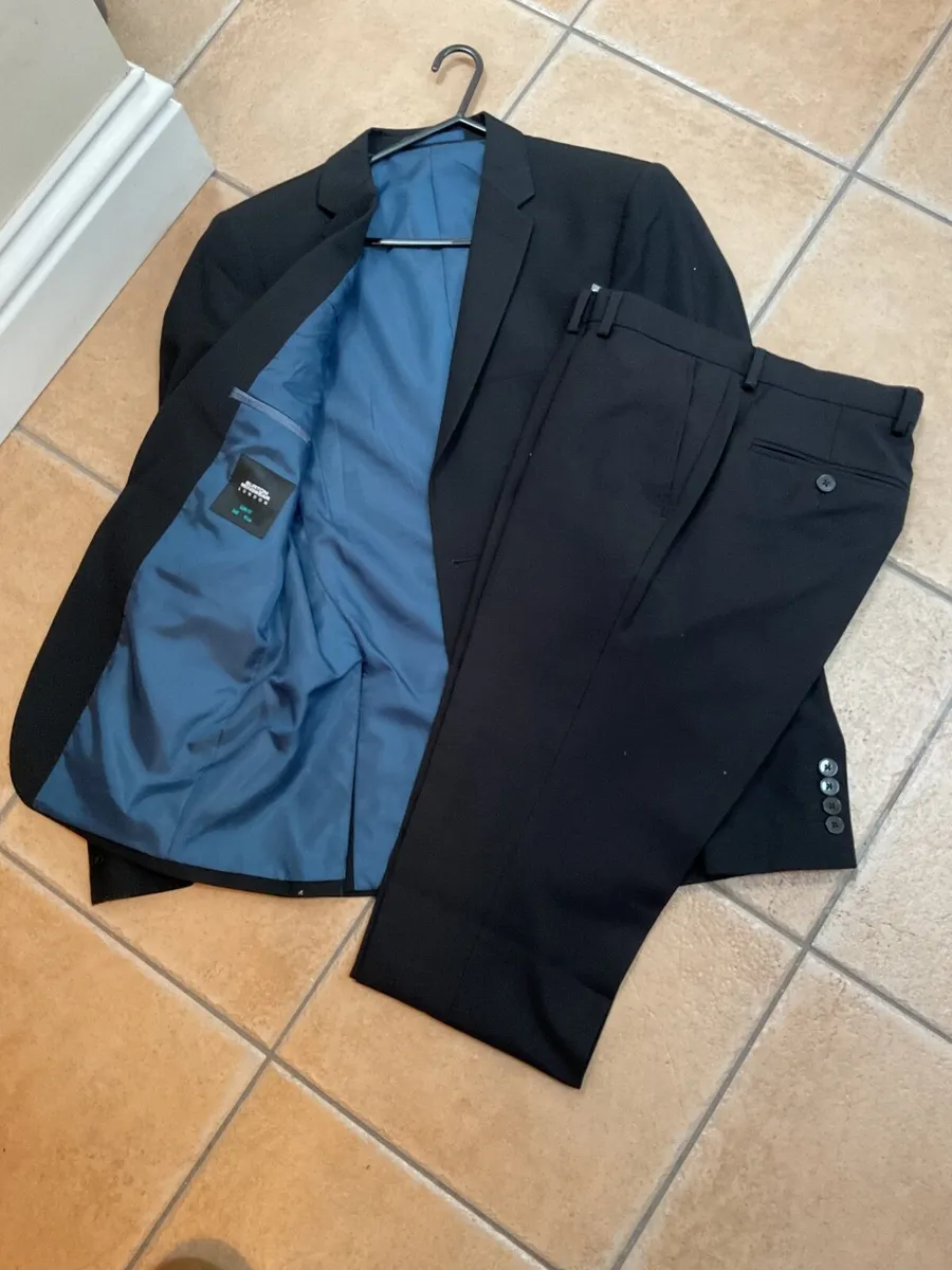 Men’s suits - Image 1