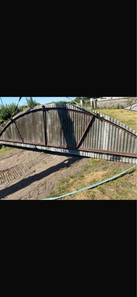 24 foot hay shed & 20 lean to - trusses & sheeting - Image 3