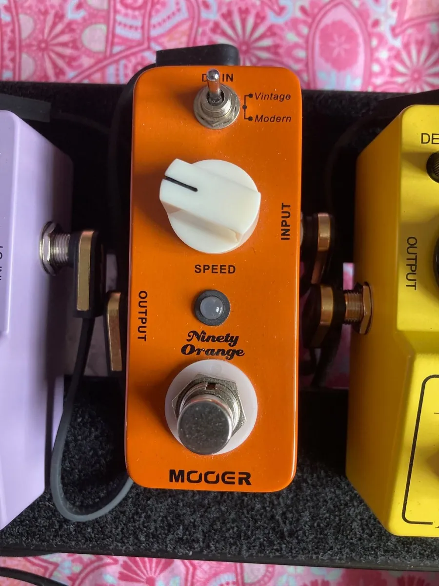Mooer Ninety Orange Phaser Effects Pedal