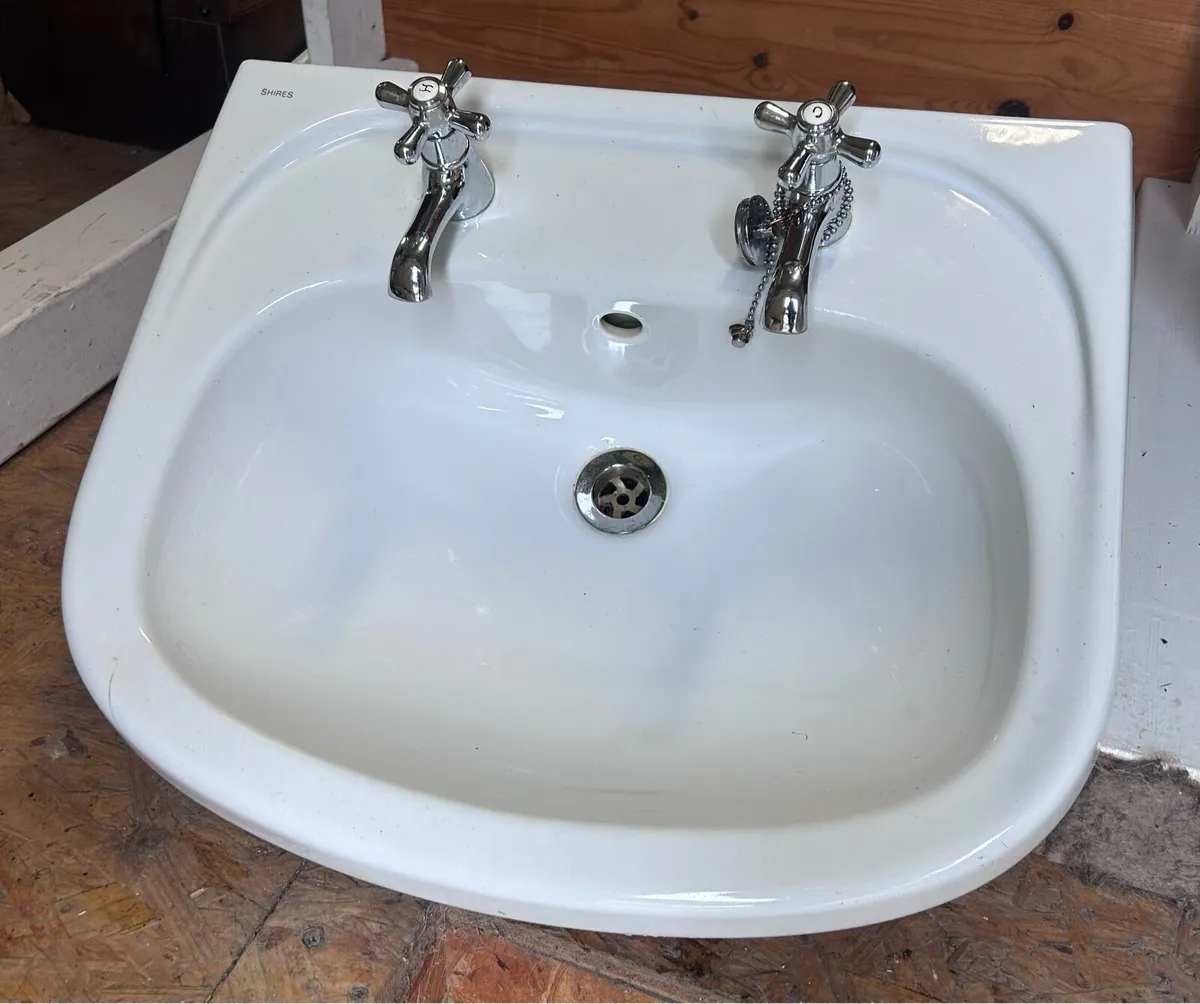 Bathroom suite - Image 1