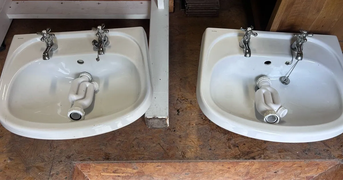 Bathroom suite - Image 2